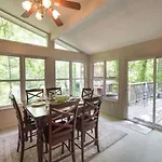 River Cottage 3 Bedroom Downtown Home With Hot Tub