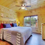 Luxury 5Bed/6Ba Cabin: Theater, Pool Room, Hottub!