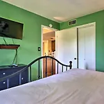 Condo With Pool And Grill Access About 4 Mi To Gatlinburg!