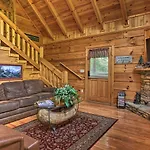 Gatlinburg Mountainside Escape With Deck And Hot Tub!