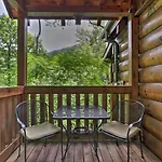 Gatlinburg Mountainside Escape With Deck And Hot Tub!