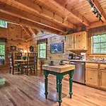 Gatlinburg Mountainside Escape With Deck And Hot Tub!