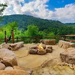 Roaring Fork Lodge