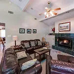 River Cottage, 3 Bedrooms, Sleeps 8, Downtown, Pets, Hot Tub, Jacuzzi