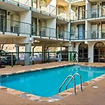 Lovely Condo W/ Indoor Pool *Only Steps To Parkway