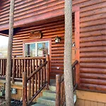 Black Bear Hideaway Cabin