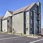 Gatlinburg Condo With Pool, Hot Tub, And Mtn Views!
