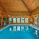 Gatlinburg Condo With Pool, Hot Tub, And Mtn Views!