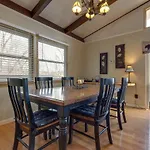 Bear View Chalet, 3 Bedroom, Pool, Pets, Arcades, Wifi, Hot Tub, Sleeps 12