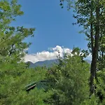 Big Sky Cabin, 2 Bedrooms, Sleeps 8, Hot Tub, Pool Access, Pool Table