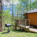 Country Cozy, 2 Bedroom, Pool Access, Hot Tub, Fireplace, Sleeps 6