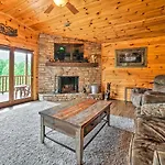 Gatlinburg Cabin With Home Theater And Hot Tub!