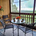 Main Level Suite Ski Mountain Resort, 10 Min To Downtown Gatlinburg, Pool, King Bed, Private Balcony, Lowest Prices Of The Season