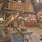 Snuggle Inn In The Heart Of Chalet Village!