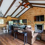 Serenity View- Firepit, Game Room, Community Pools