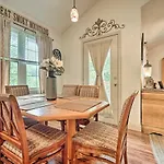 Classy Cabin, 3 Mi To Smoky Mtns Natl Park!