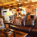 8 Bears Lodge