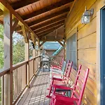 Mountain View 5 Bdrm Gatlinburg Cabin Near Downtown Arts