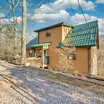 Gatlinburg Getaway Cute Cabin With Mountain Views!