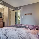Cozy Downtown Gatlinburg Condo With Pool Access