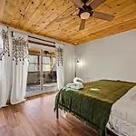 Smoky Bear Bnb! Theater, Game Room, Hot Tub, Bar, 5Br 5Ba