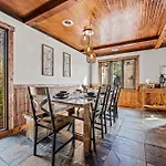 Smoky Bear Bnb! Theater, Game Room, Hot Tub, Bar, 5Br 5Ba