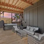 Smokey Treats Cabin