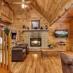 Point Of View - Spacious 2 Bedroom With A Loft Just Off Glades Road Cabin