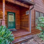 Point Of View - Spacious 2 Bedroom With A Loft Just Off Glades Road Cabin