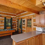 Mountain Lake Getaway - Great Location! Cabin
