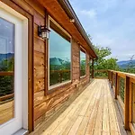 Brand New Build 5 Bedroom, 5 Bath With 4,000 Sq Ft With Mountain View Cabin