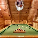 Cupid\'S Hideaway - Convenient To Downtown Gatlinburg And The National Park! Cabin