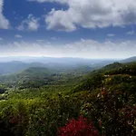 Leconte View 2, 1 Bedroom, Mountain Views, Pool Table, Sleeps 2