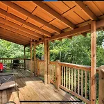 Cozy Cabin With Mountain Views And Easy Access To All Attractions