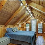 Cozy Cabin With Mountain Views And Easy Access To All Attractions
