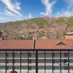 Oak Square - Unit 403