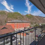 Oak Square - Unit 403