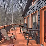 Tree Top Dream Cabin With Hot Tub In Gatlinburg!