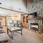 Beautiful Lofted Condo, Centrally Located