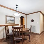 Beautiful Lofted Condo, Centrally Located