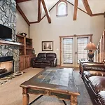 Beautiful Lofted Condo, Centrally Located