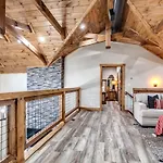 Piney Estate Hot Tub Game Theater Room