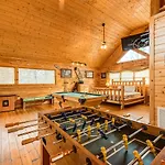 Secret Romance, 2 Bedrooms, Sleeps 8, Pool Table, Hot Tub, Arcade