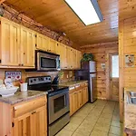 Secret Romance, 2 Bedrooms, Sleeps 8, Pool Table, Hot Tub, Arcade