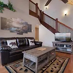 Misty Hollow, 3 Bedrooms, Hot Tub, Pool Table, Fireplace, Pool, Sleeps 10