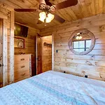 Rocky Top Lodge, 6 Bedrooms, Pool Access, Hot Tub, Mountain View, Sleeps 14