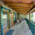 Gatlinburg Family Cabin With Private Hot Tub And Deck!