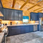 Gatlinburg Vacation Rental With Private Hot Tub!