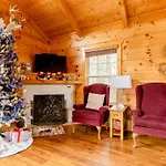 Cozy Cabin W/Hot Tub & Wifi In Gatlinburg