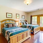 Quiet Gatlinburg Cabin With Lookout Decks And Hot Tub!
